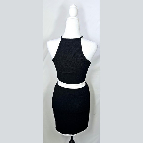 Medium Black & White 2pcs Set Crop Top & Skirt - Picture 3 of 3